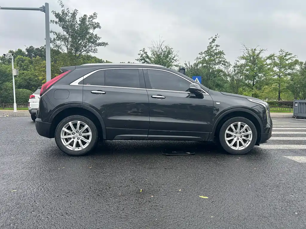 Cadillac XT4 — фото 7