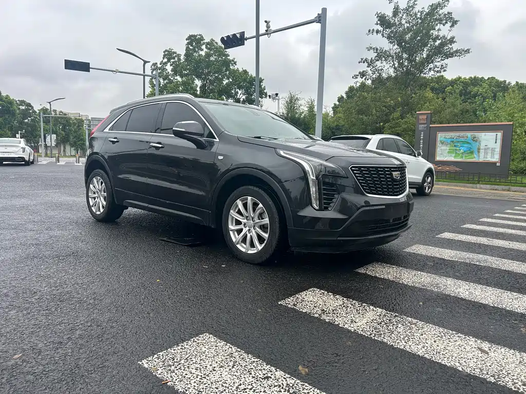 Cadillac XT4 — фото 8