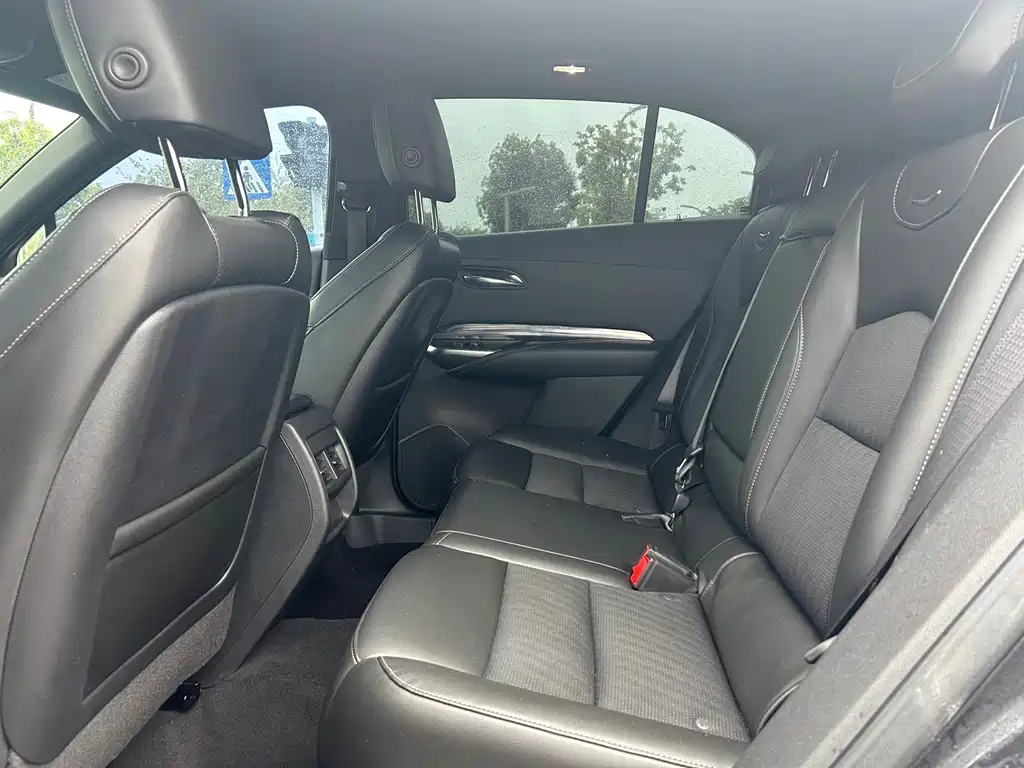 Cadillac XT4 — фото 10