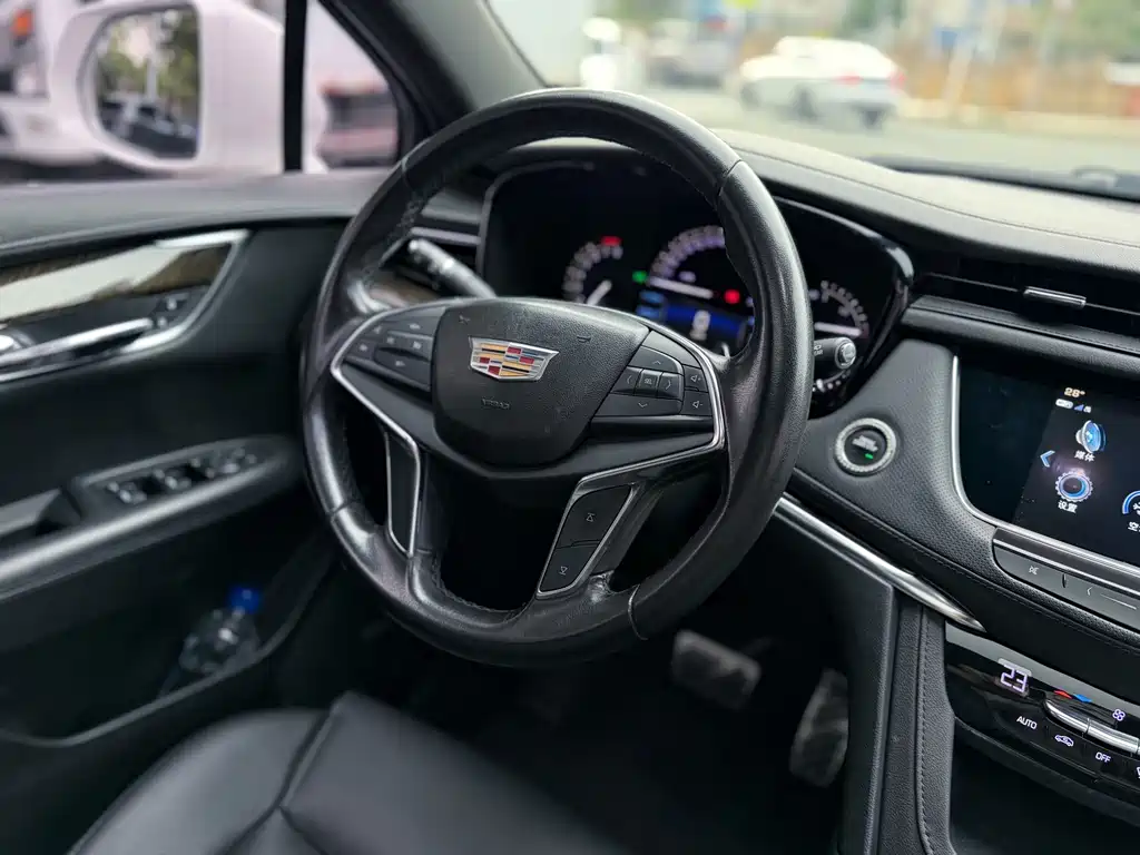 Cadillac XT5 — фото 13
