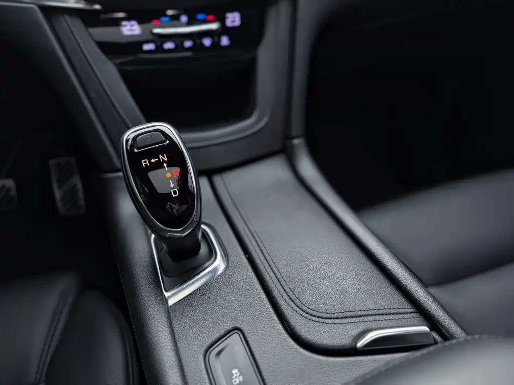 Cadillac XT5 — фото 14