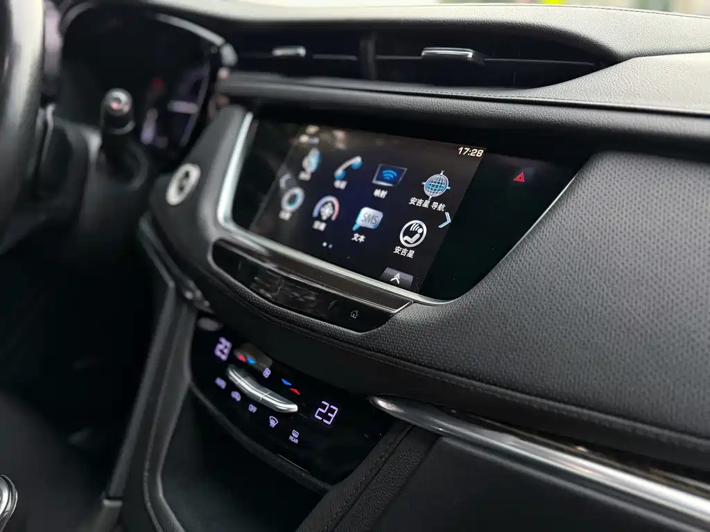 Cadillac XT5 — фото 18