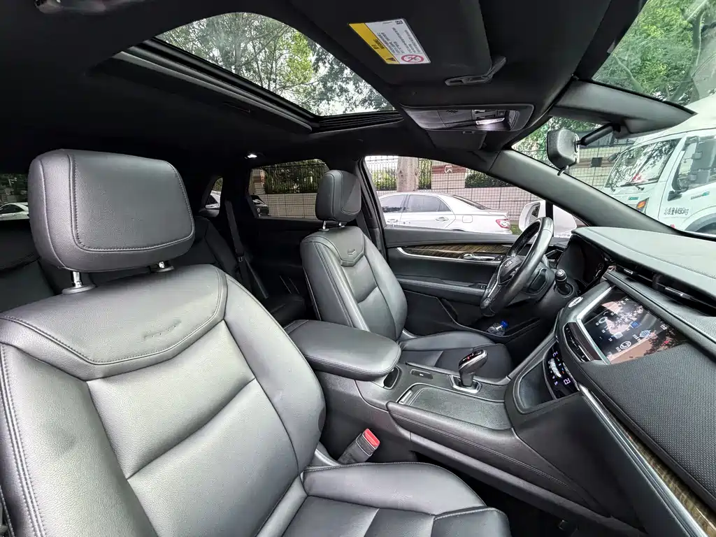 Cadillac XT5 — фото 19