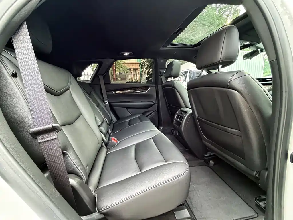 Cadillac XT5 — фото 20