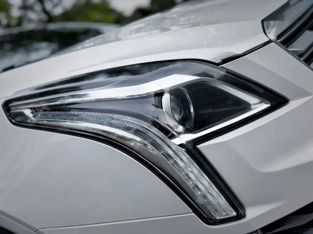 Cadillac XT5 — фото 22