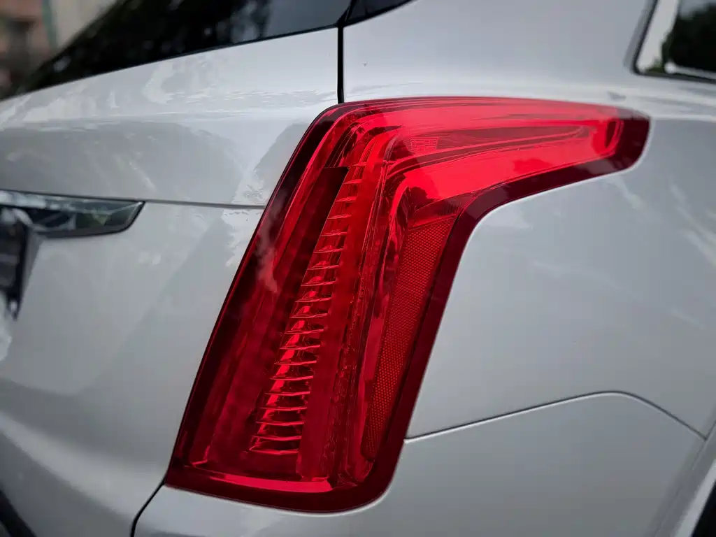 Cadillac XT5 — фото 23