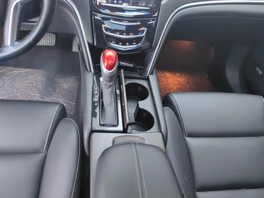 Cadillac XTS — фото 15