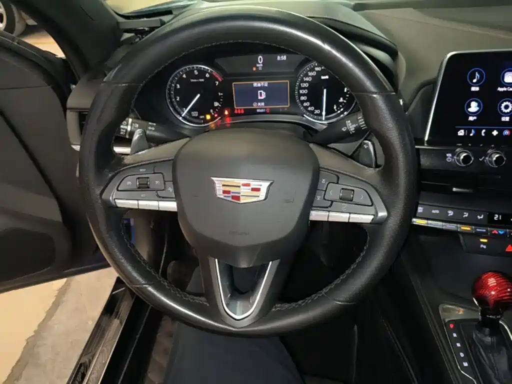 Cadillac CT4 — фото 11