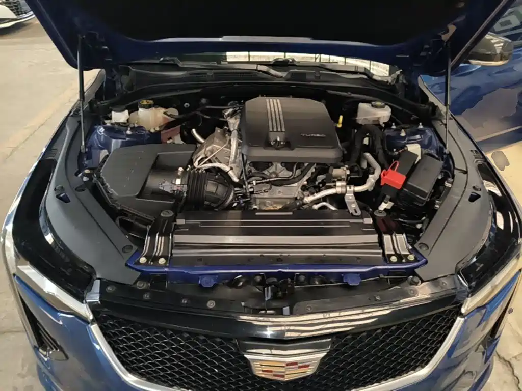 Cadillac CT4 — фото 20