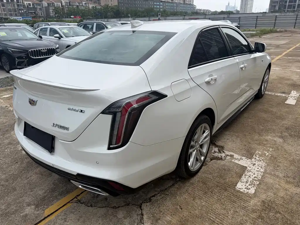 Cadillac CT4 — фото 11