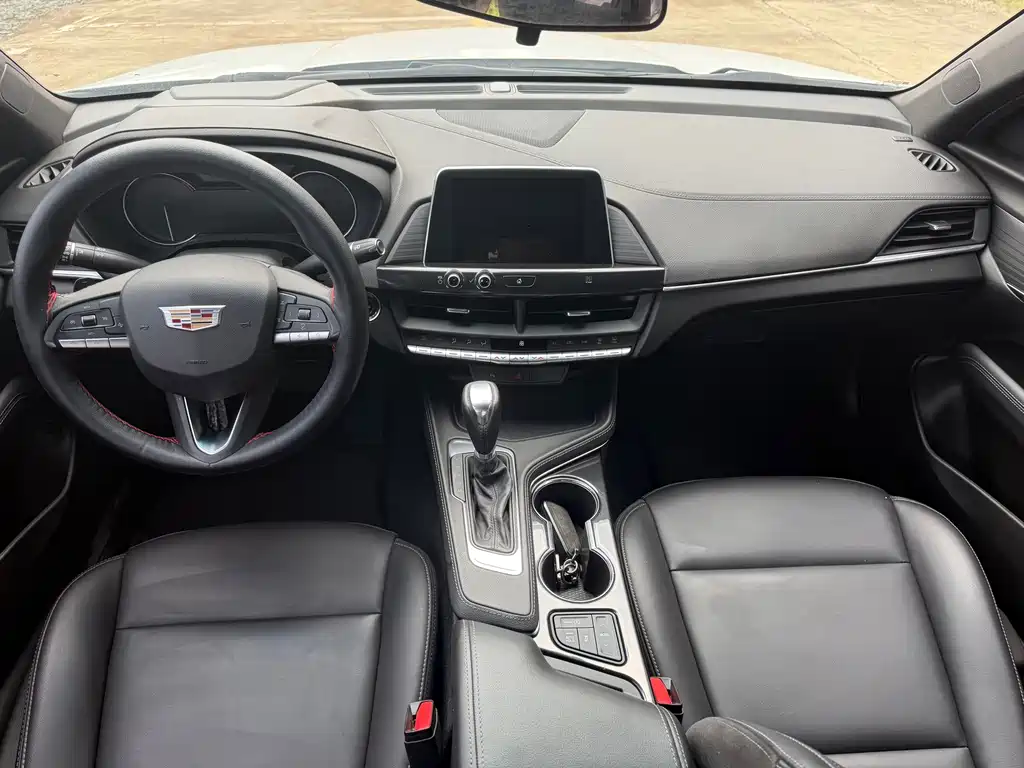 Cadillac CT4 — фото 8