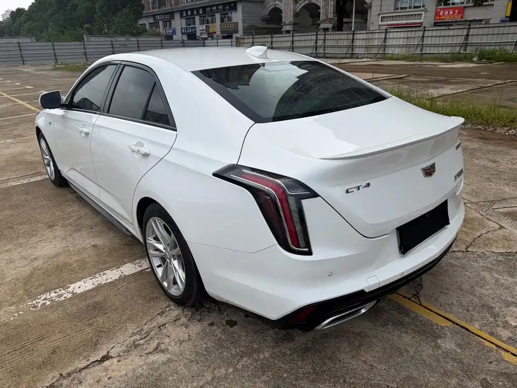 Cadillac CT4 — фото 9
