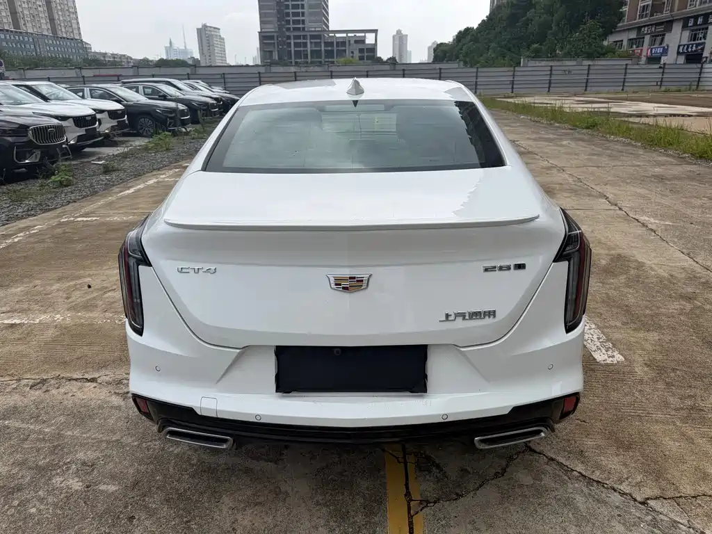 Cadillac CT4 — фото 10