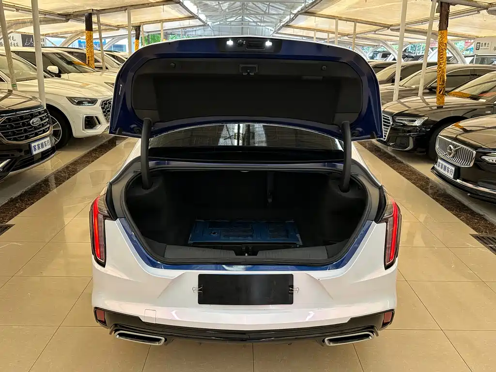 Cadillac CT4 — фото 11