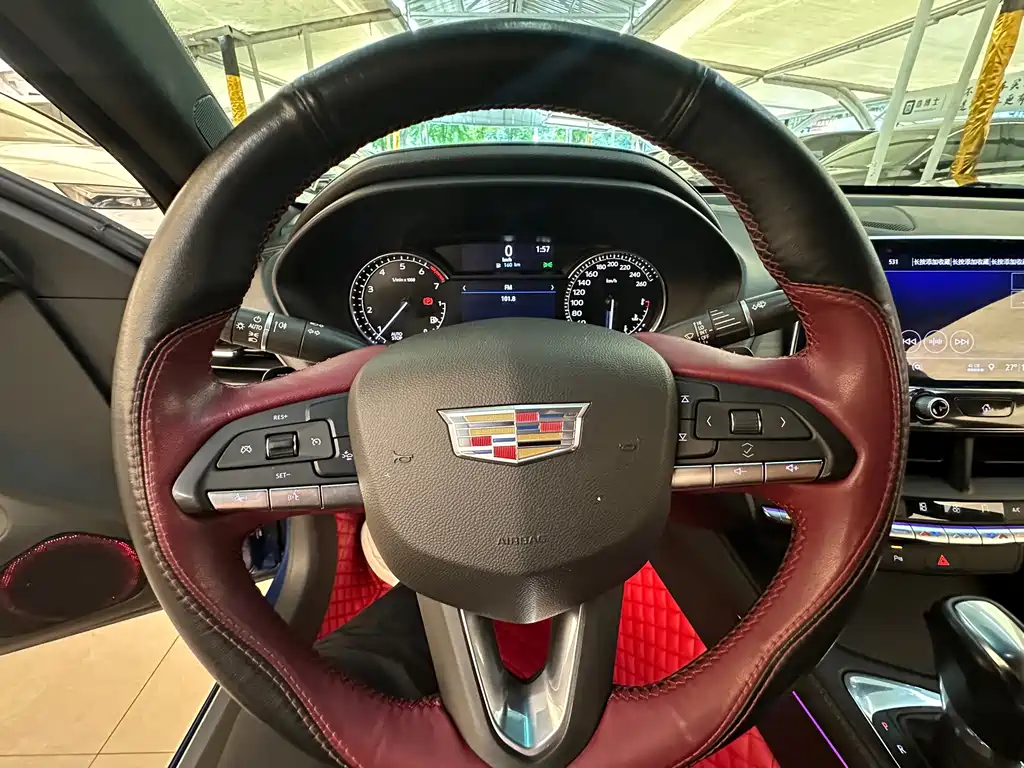 Cadillac CT4 — фото 13