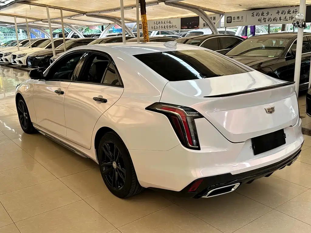 Cadillac CT4 — фото 6