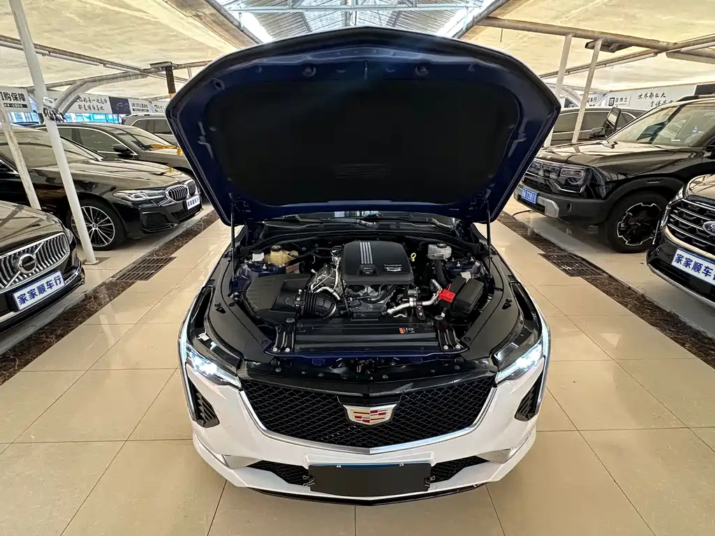 Cadillac CT4 — фото 10