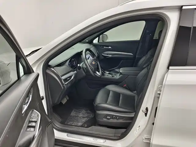Cadillac XT4 — фото 8