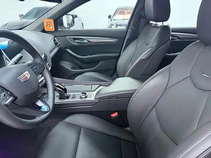 Cadillac CT5 — фото 4