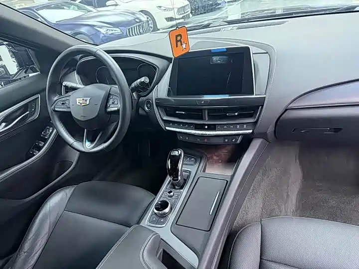 Cadillac CT5 — фото 9