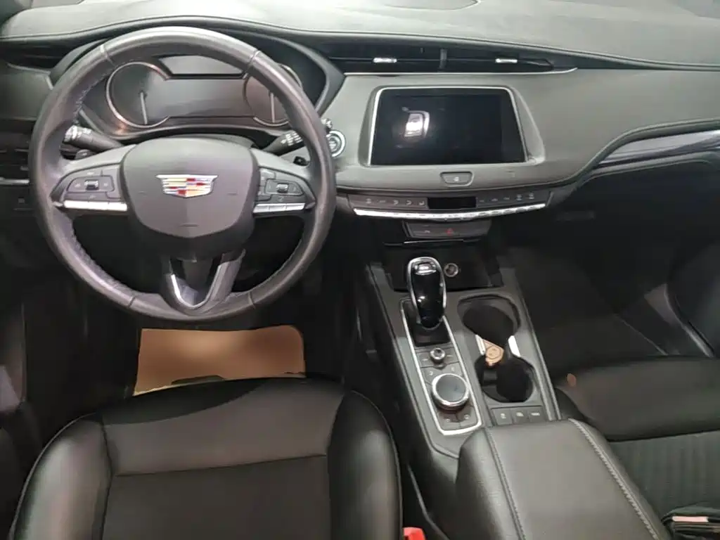 Cadillac XT4 — фото 10