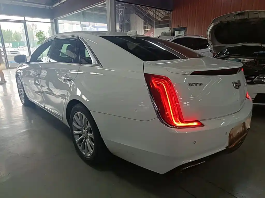 Cadillac XTS — фото 5