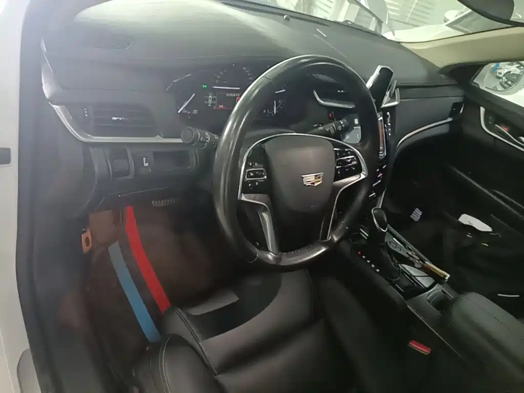 Cadillac XTS — фото 10