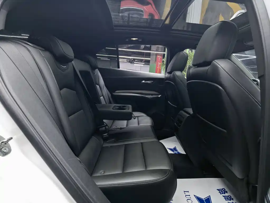 Cadillac XT4 — фото 9
