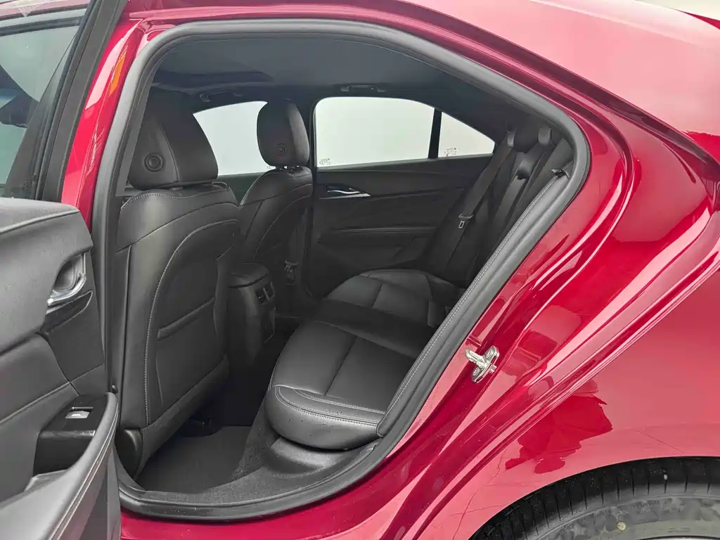 Cadillac CT4 — фото 8