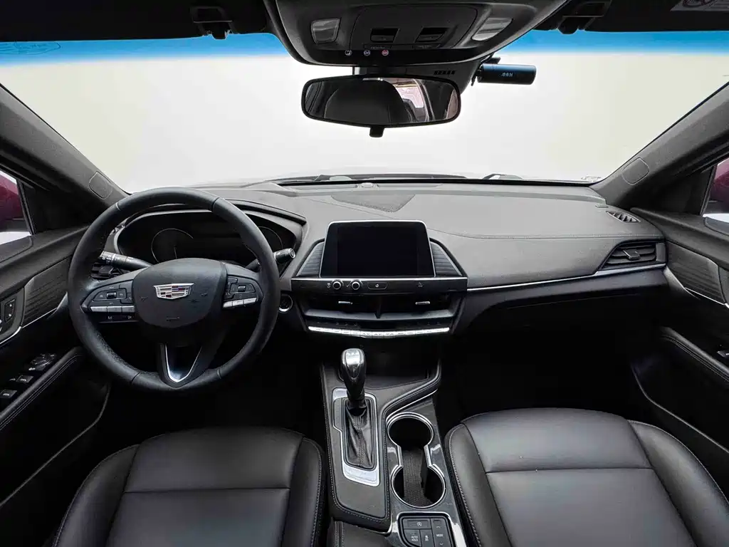 Cadillac CT4 — фото 9