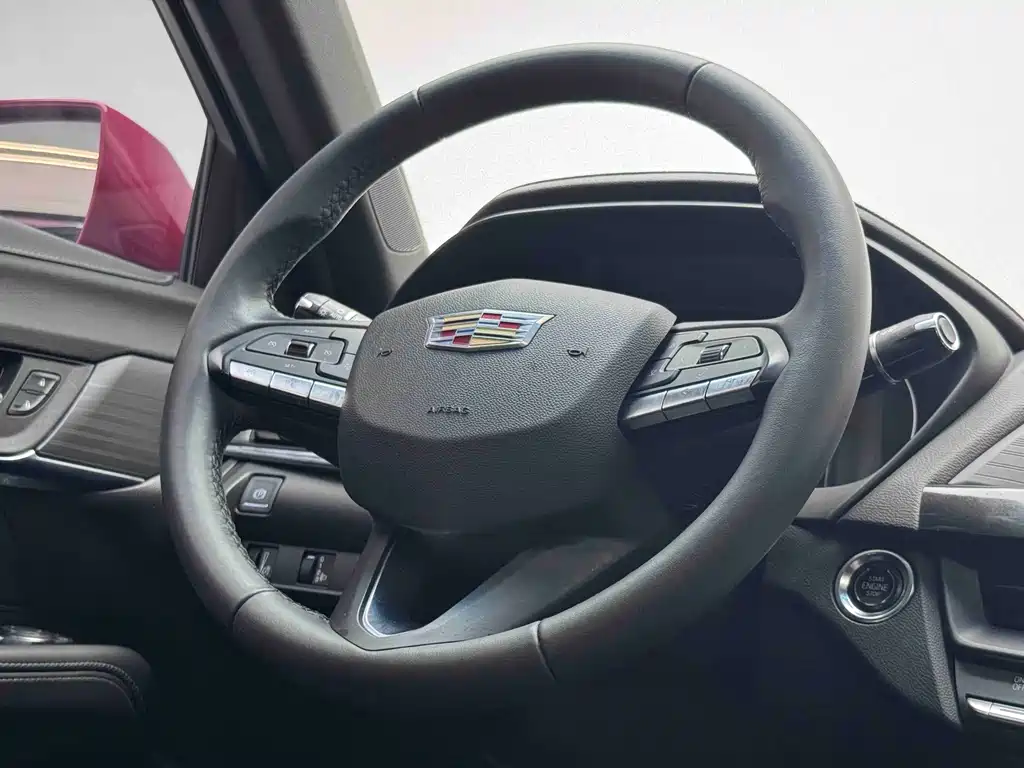 Cadillac CT4 — фото 10
