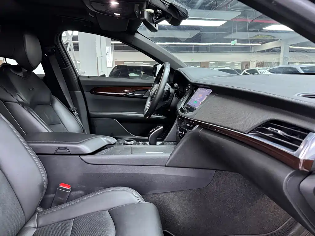 Cadillac CT6 — фото 20