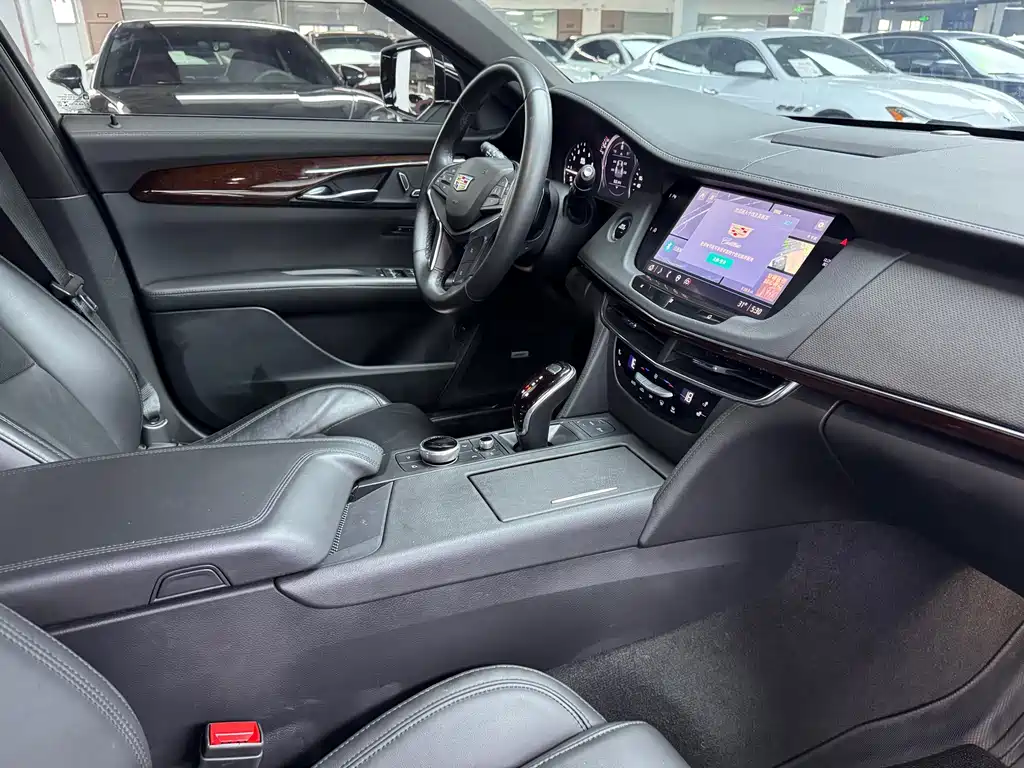 Cadillac CT6 — фото 21