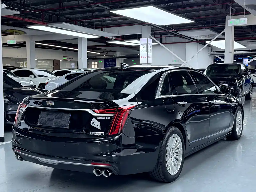 Cadillac CT6 — фото 22