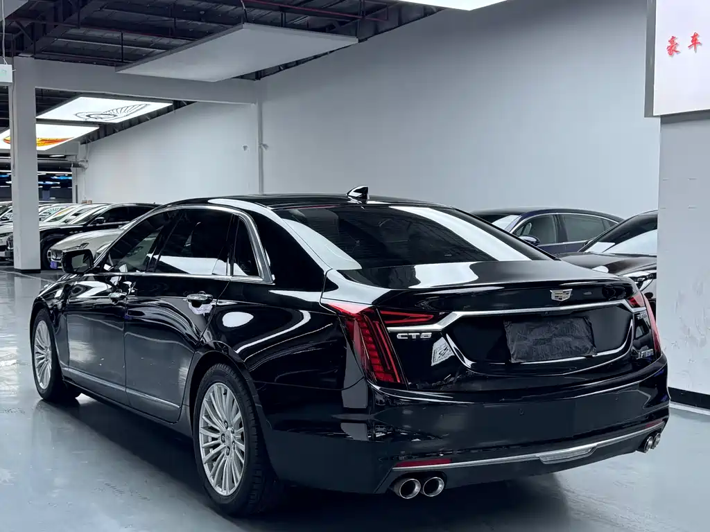 Cadillac CT6 — фото 24