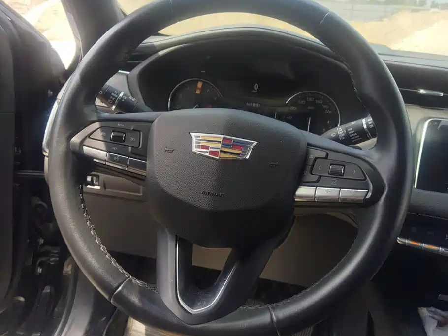 Cadillac XT4 — фото 15