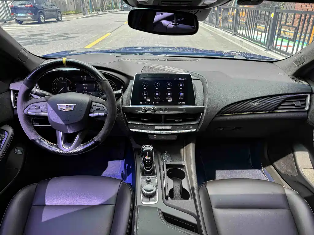 Cadillac CT5 — фото 13