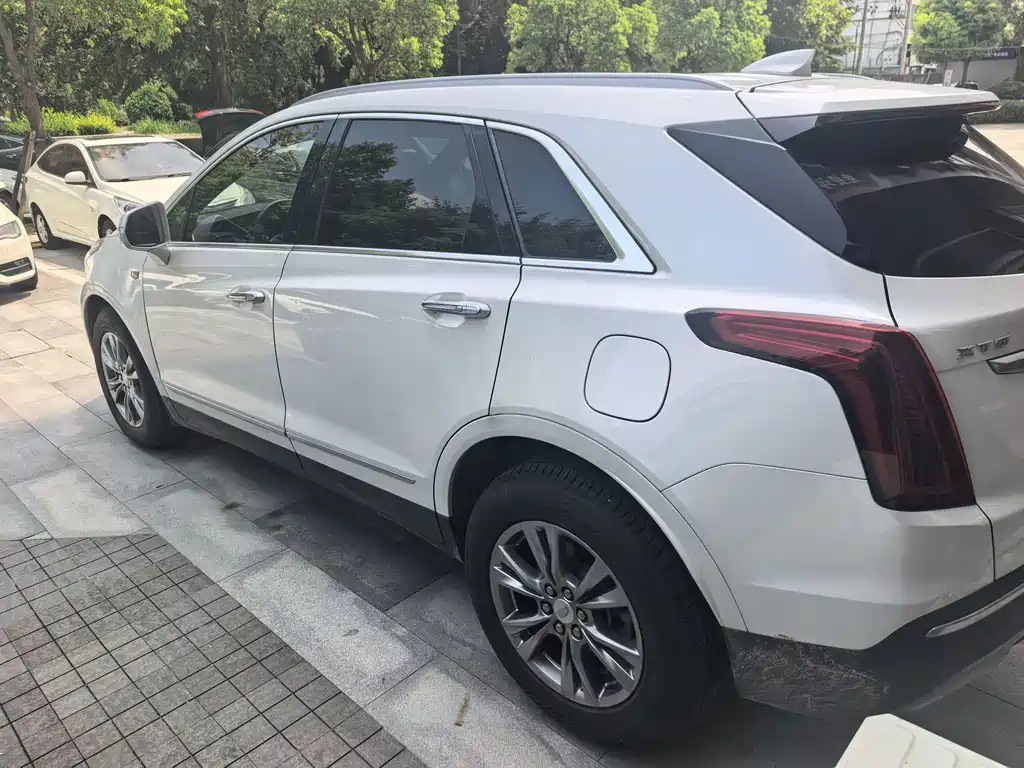 Cadillac XT5 — фото 8