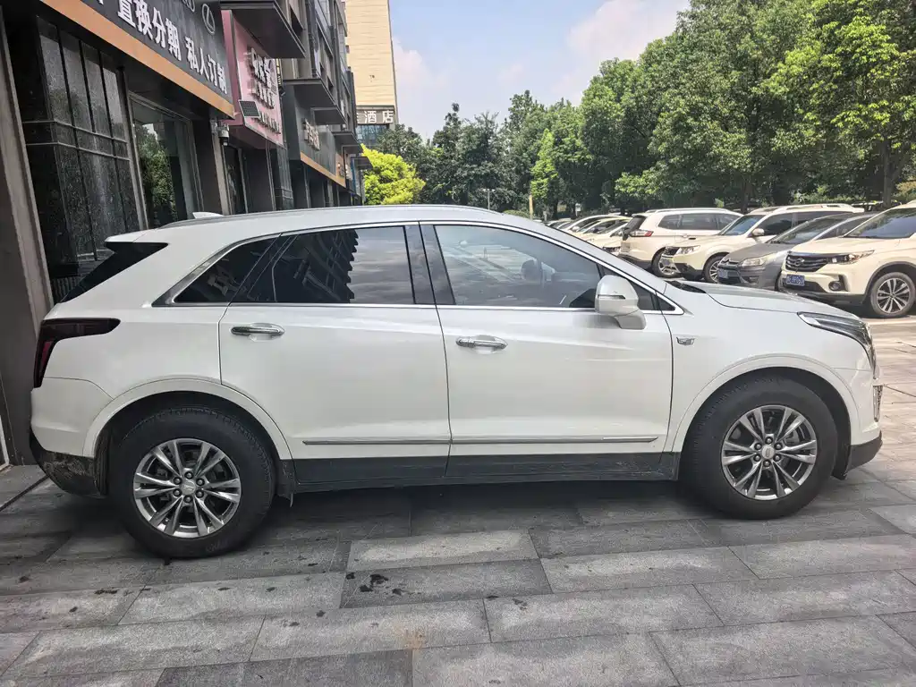 Cadillac XT5 — фото 10