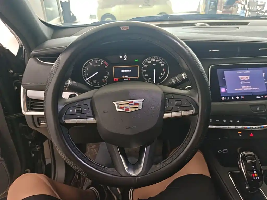 Cadillac XT4 — фото 11