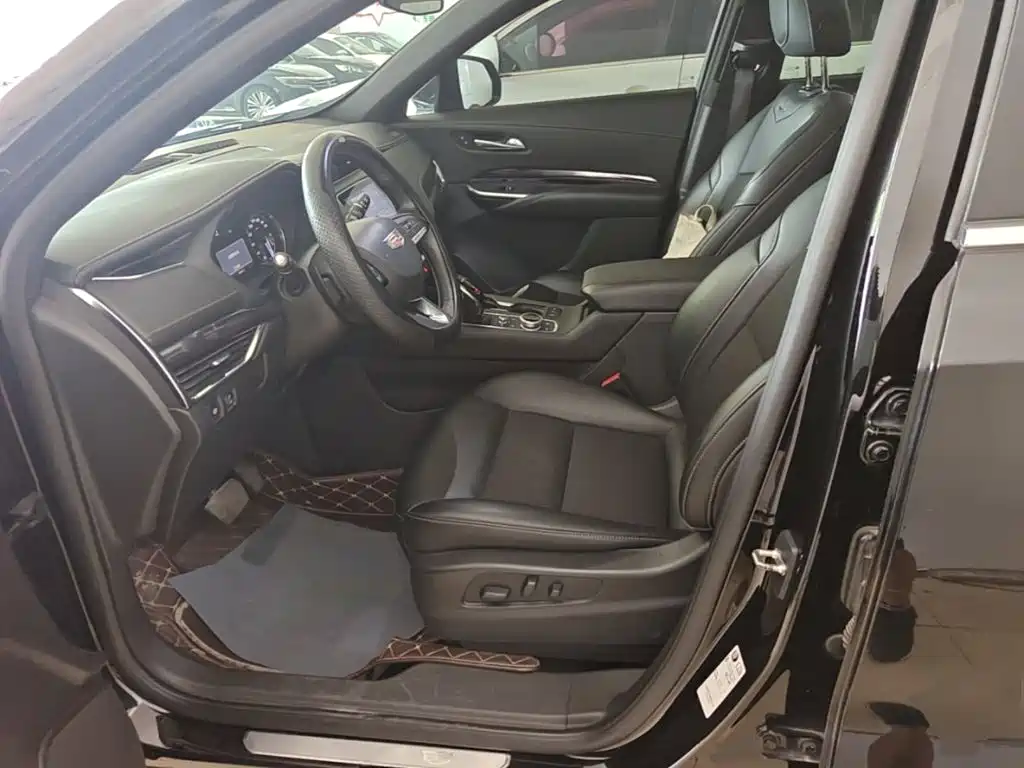 Cadillac XT4 — фото 15