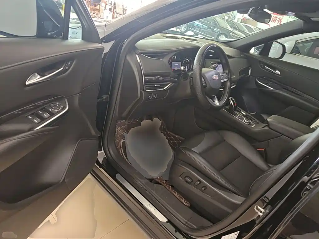 Cadillac XT4 — фото 16