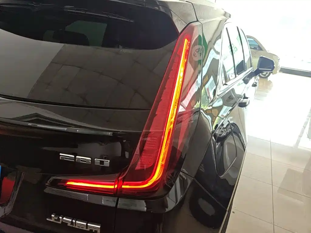 Cadillac XT4 — фото 8