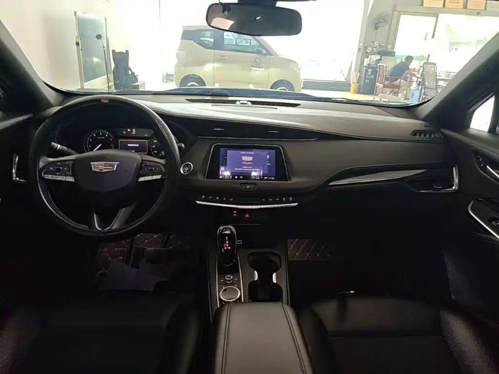 Cadillac XT4 — фото 10