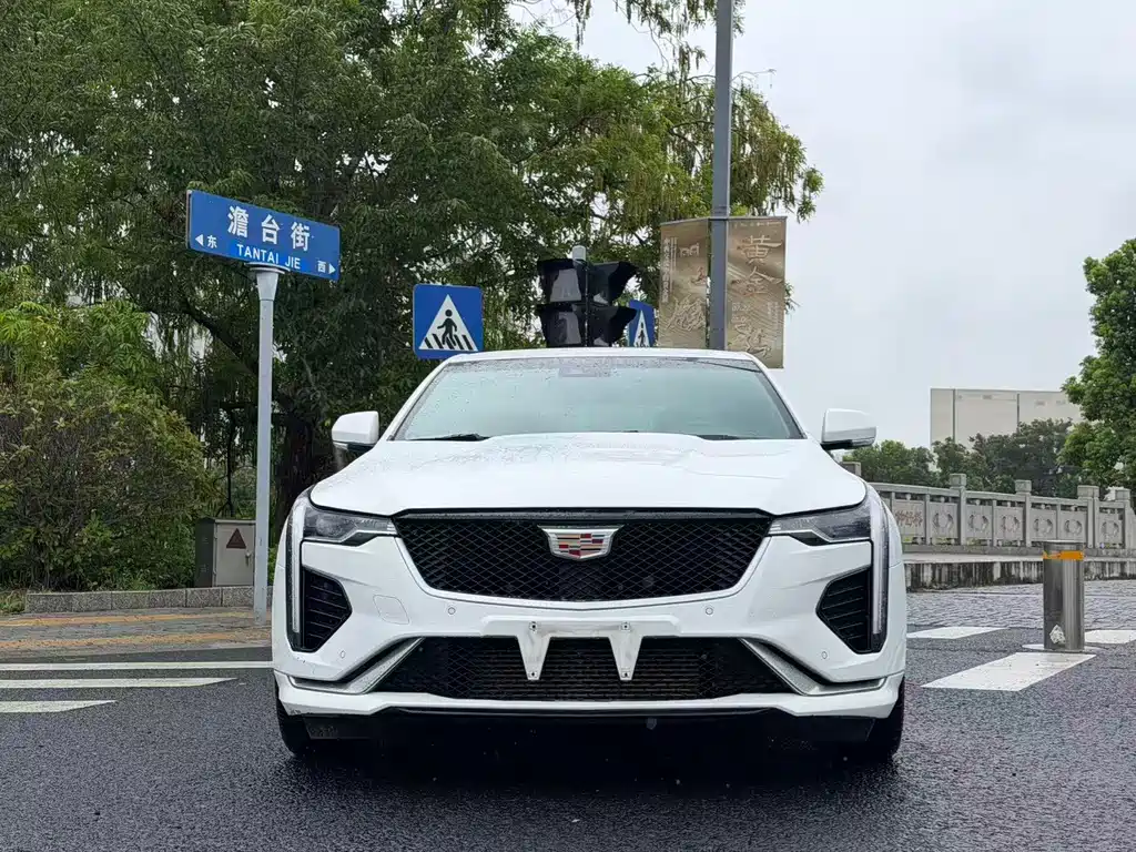 Cadillac CT4 — фото 2
