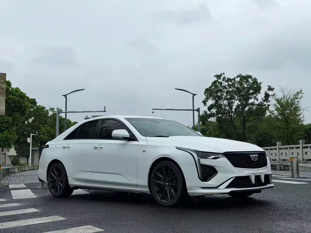 Cadillac CT4 — фото 3