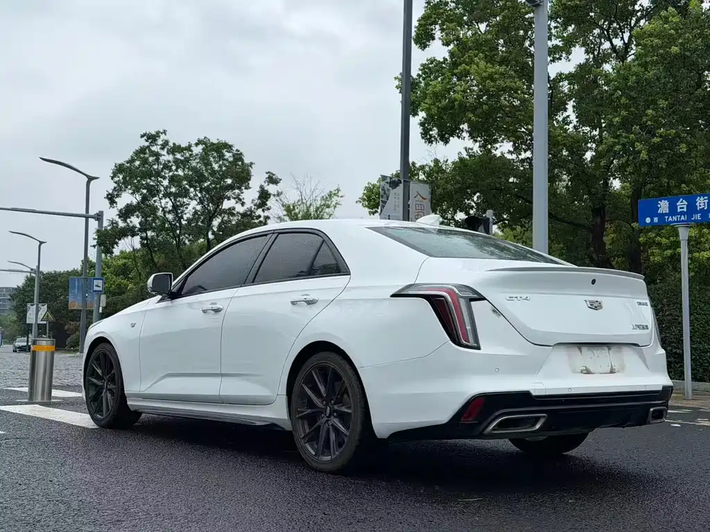 Cadillac CT4 — фото 4