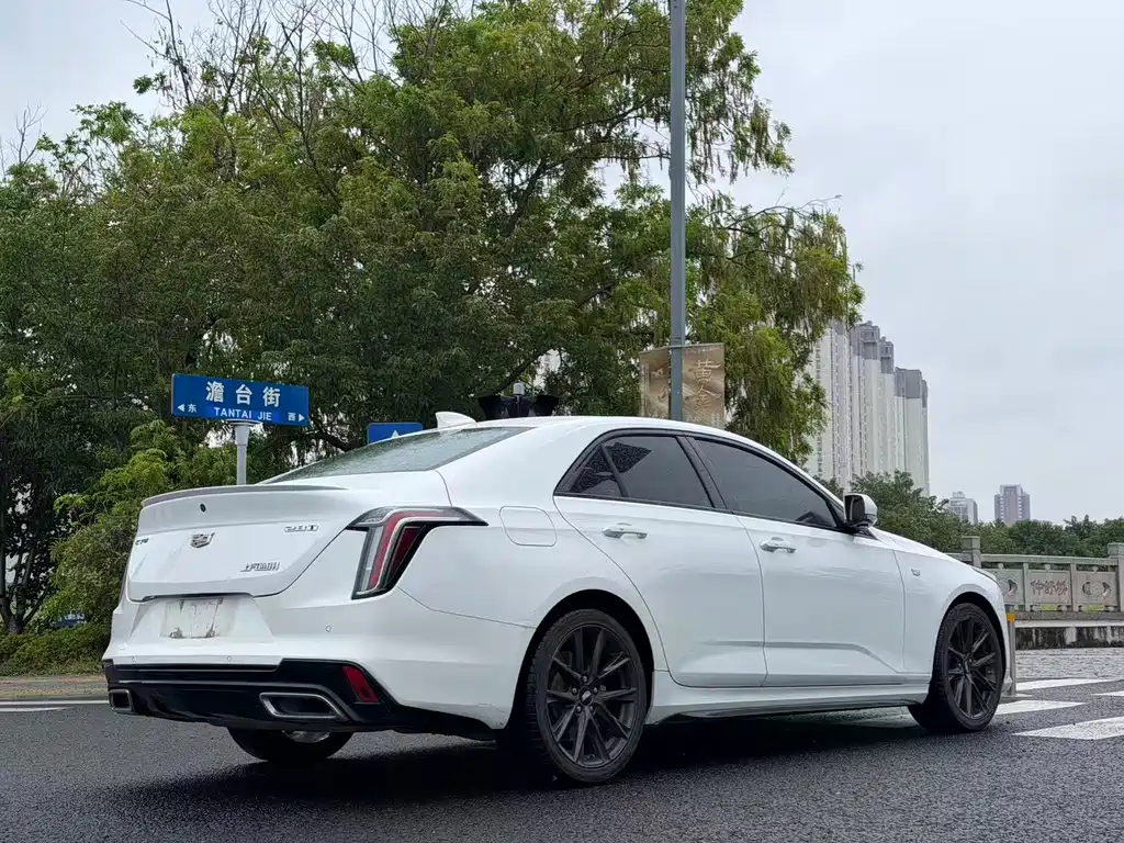 Cadillac CT4 — фото 6