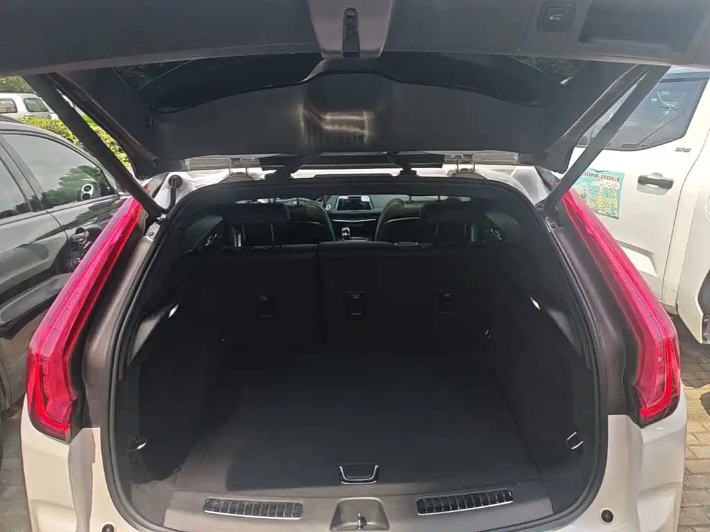 Cadillac XT4 — фото 15
