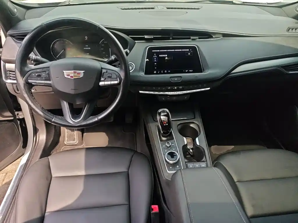 Cadillac XT4 — фото 6